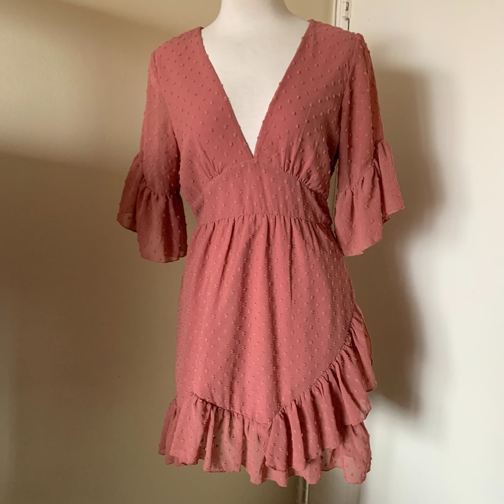 SHOWPO GEORGETTE CORAL V-NECK RUFFLE DRESS SIZE 6 DESIGNED IN AUSTRALIA